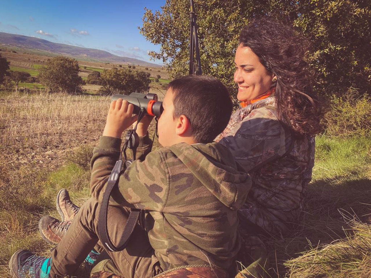 Los cazadores españoles combatirán el intento de prohibir que menores asistan a jornadas de caza