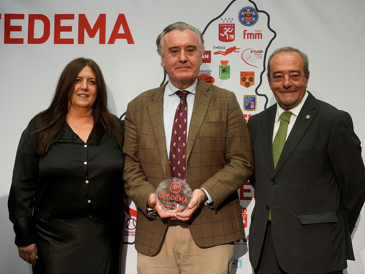 Juan José Cerrón Reina recibe el reconocimiento de la FMC en la Gala UFEDEMA